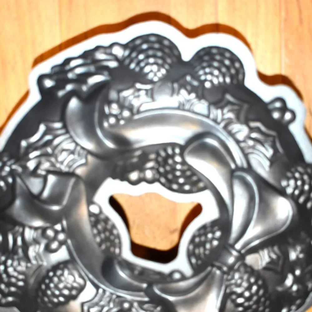 Nordic‎ Ware Platinum Holiday Wreath Bundt Pan